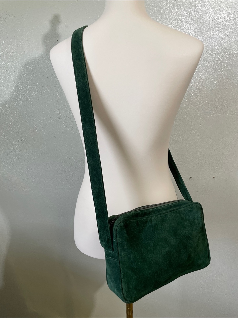 Vtg Forest Green Suede Crossbody Boho Festival Minimalist Purse Satchel Bag